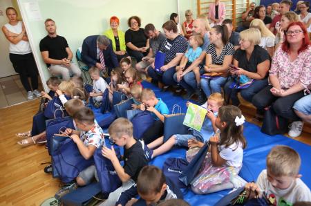 PRVI ŠOLSKI DAN SPREJEM PRVOOLČKOV UNEC 10 FOTO LJUBO VUKELIČ